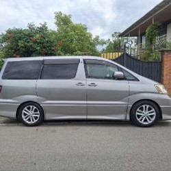 Toyota Alphard - фото 3