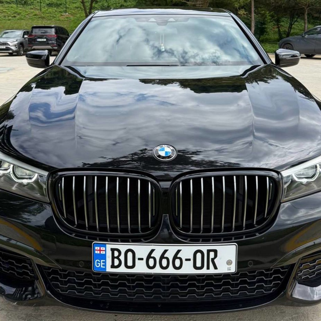 BMW 740i Long G12