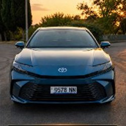Toyota Camry 2025 - фото 6