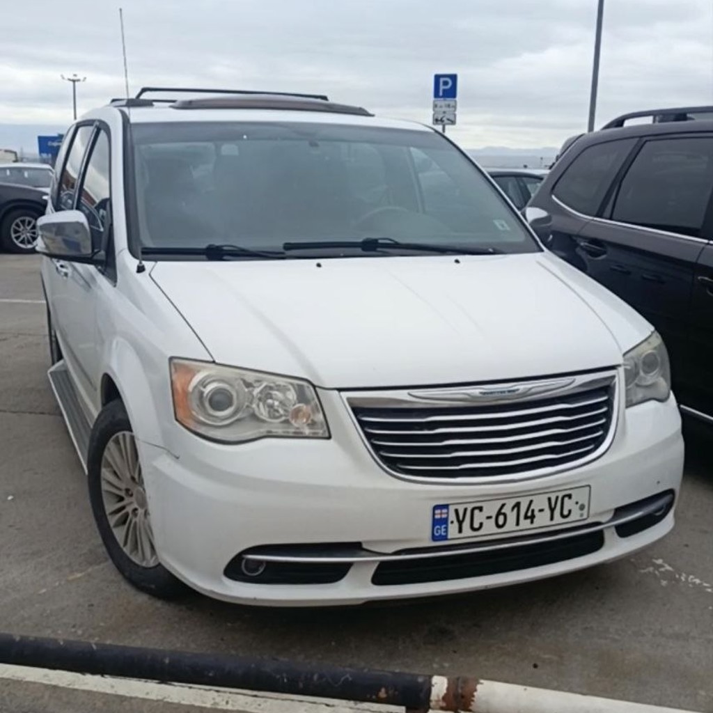 Chrysler Town Country