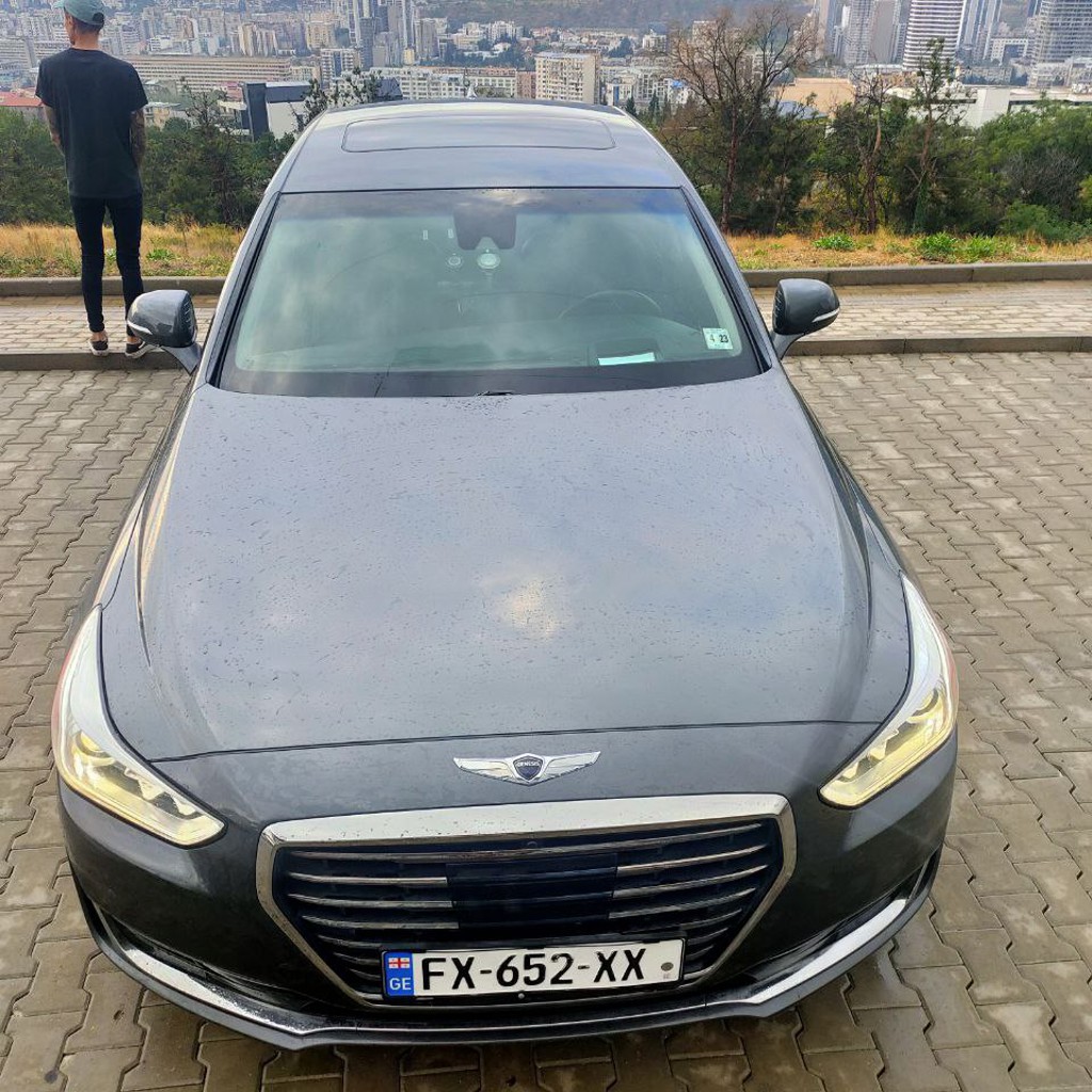 Genesis G90 Ultimate 5.0 V8