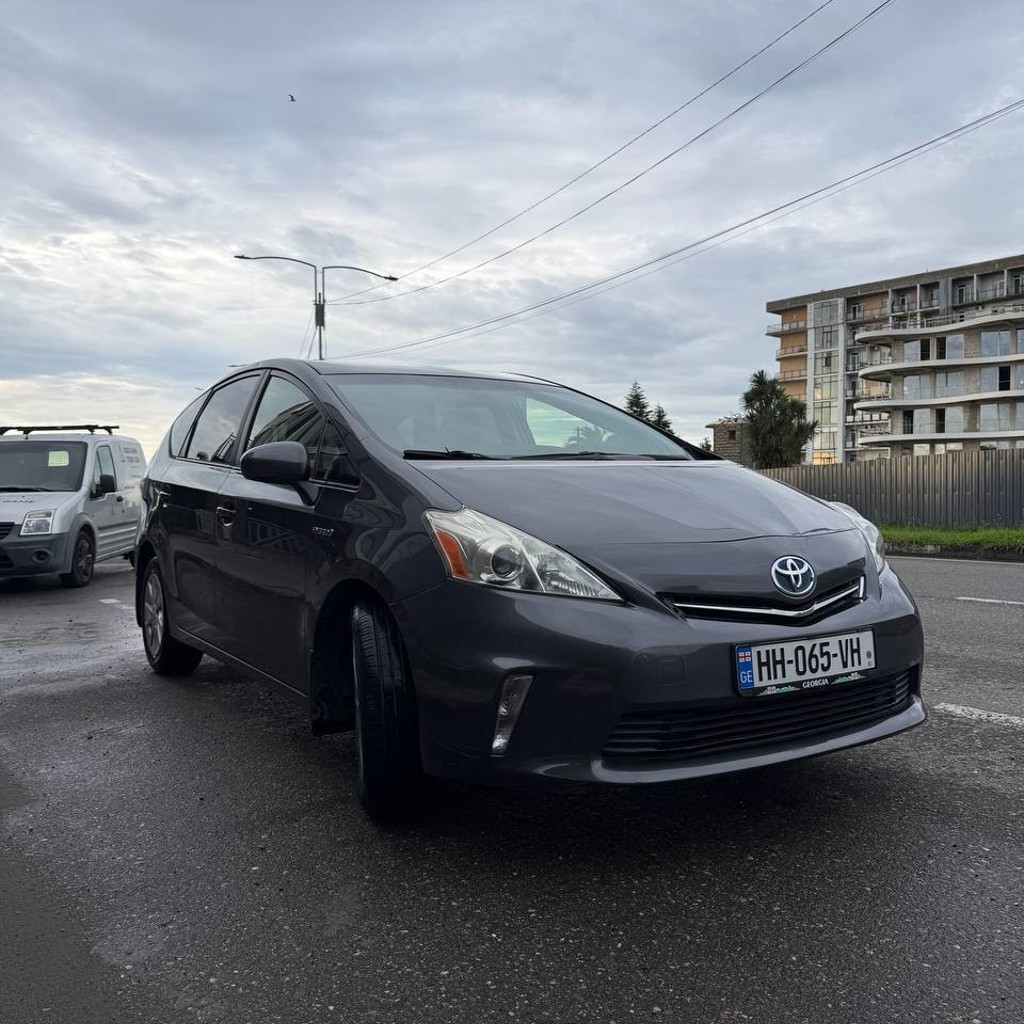 Toyota Prius V