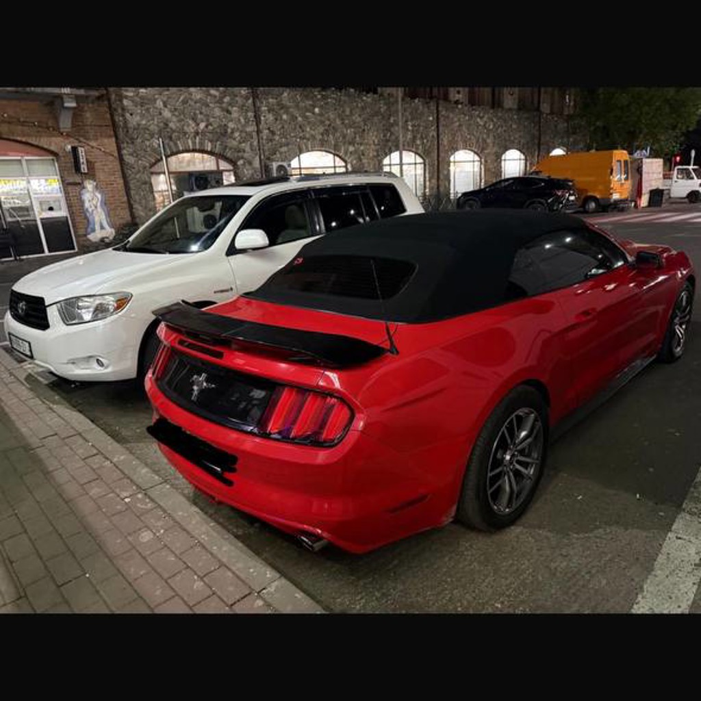 Автомобиль 2016 года