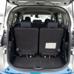 Toyota Sienta - фото 7