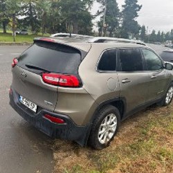 Jeep Cherokee - фото 3
