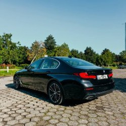 BMW 530e - фото 8