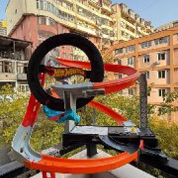 Hot Wheels с ускорителем запуска - фото 1