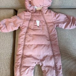 Белый вязаный комбинезон с шапочкой - фото 3