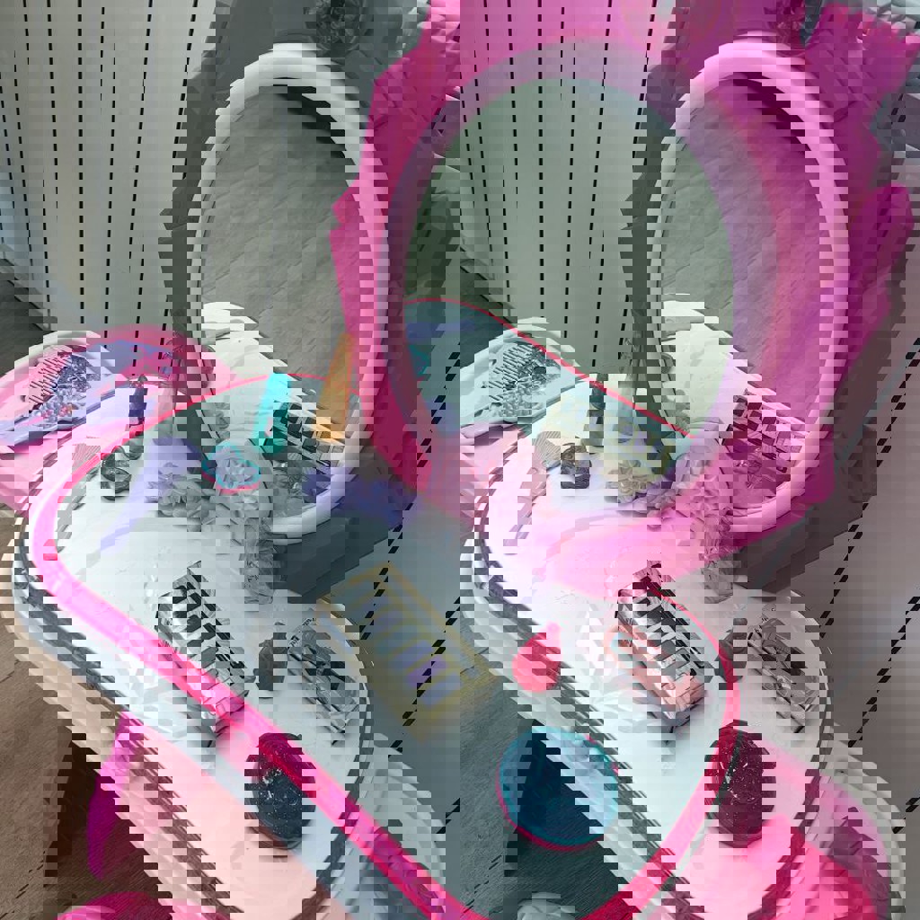 Туалетный столик с аксессуарами