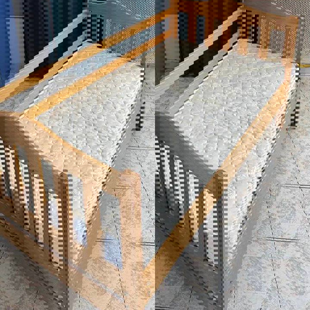 Детская кровать из натурального дерева