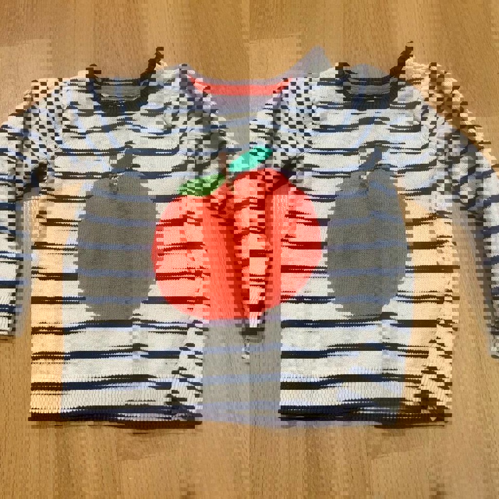 Свитерок с яблоком