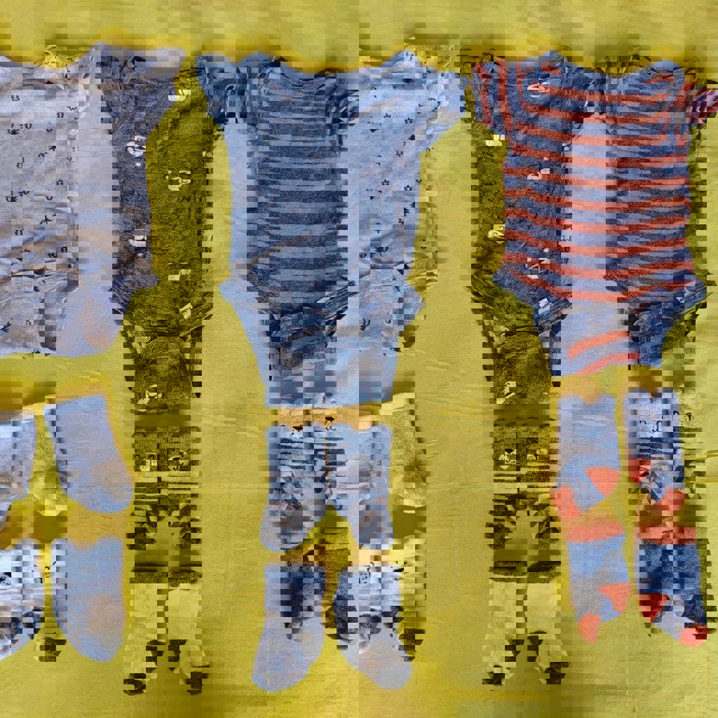 Боди и носочки для новорожденных