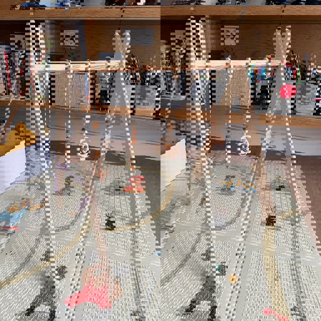 Стойка Монтессори для малыша