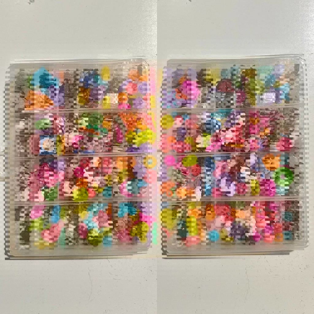 Бусины в коробке