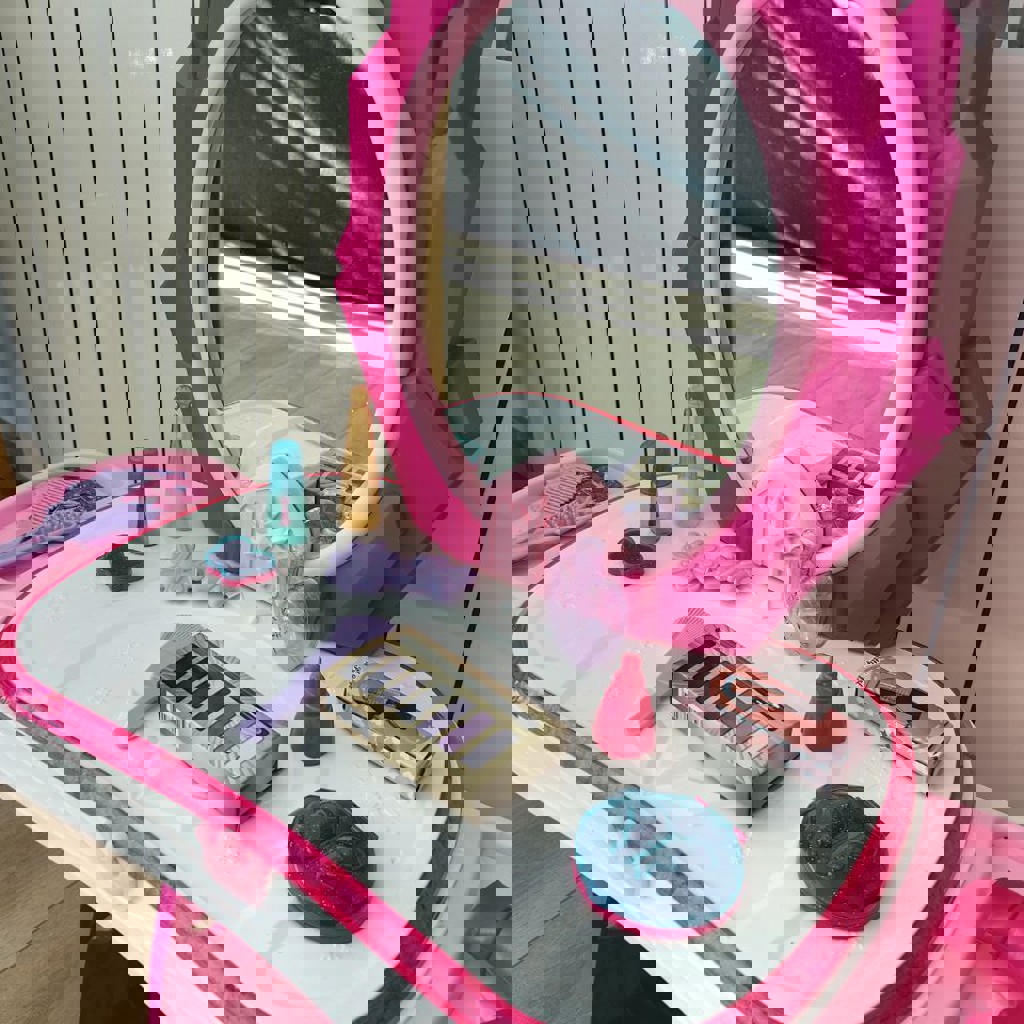 Туалетный столик с аксессуарами