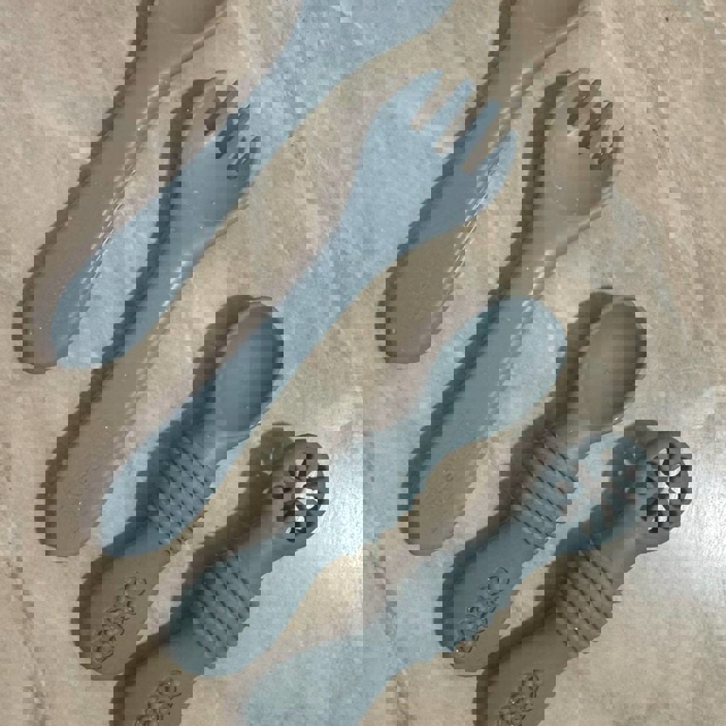 Первые столовые приборы