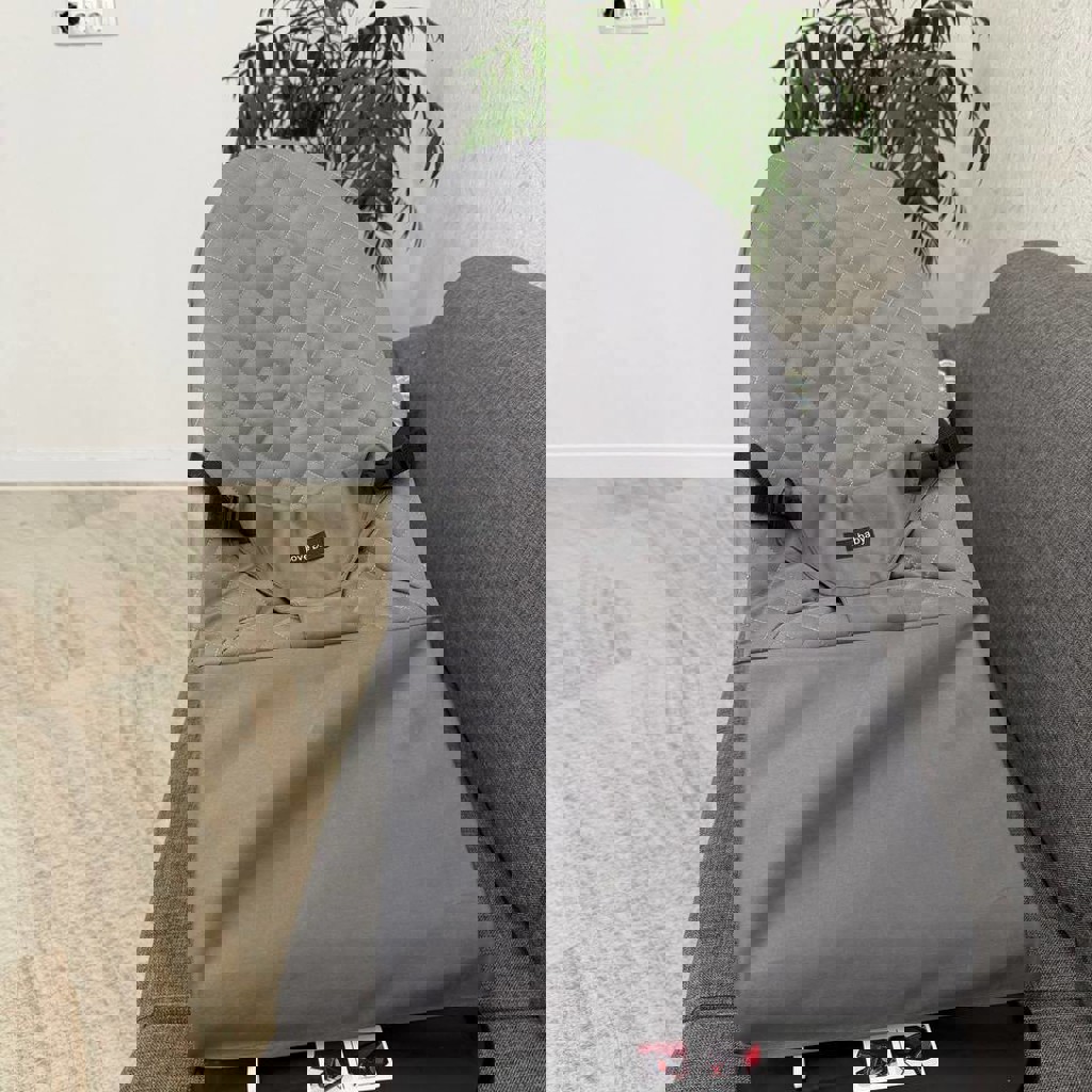 Серая качелька