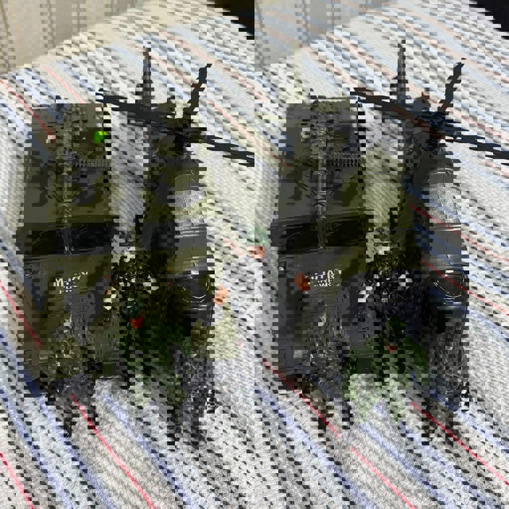 Военная техника и вертолет