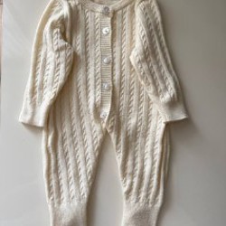 Вязаный комбинезон с пинетками - фото 4