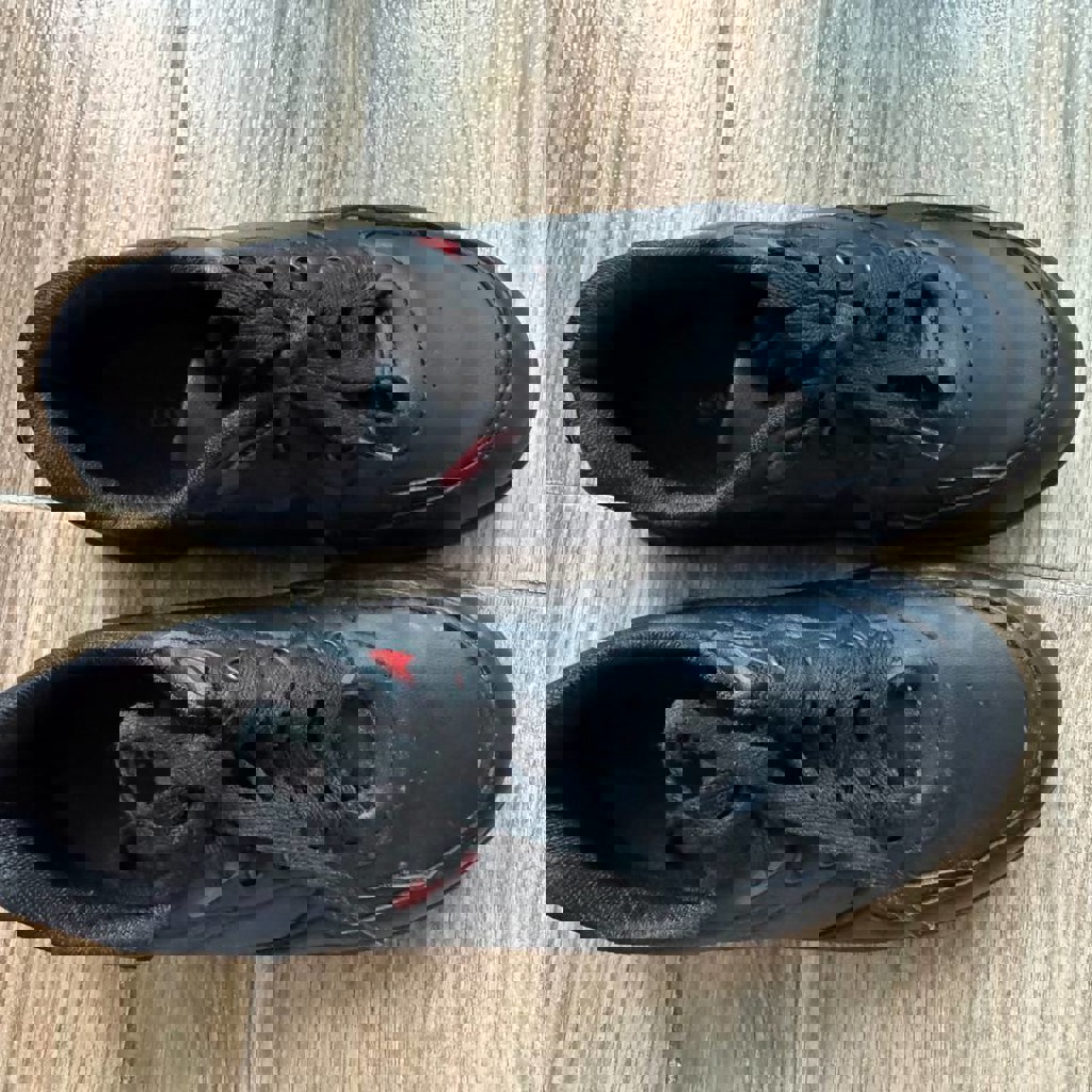 Спортивные туфли