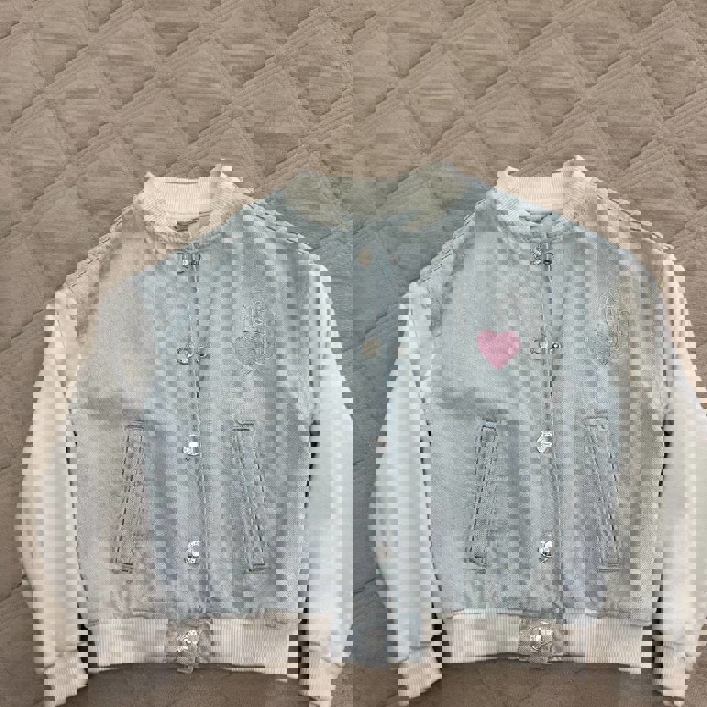 Бомбер на девочку