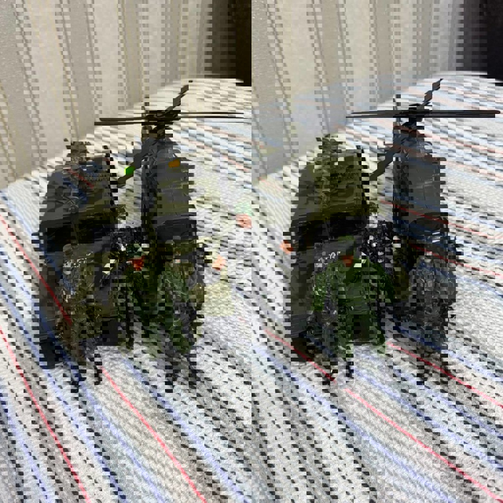 Военная техника и вертолет