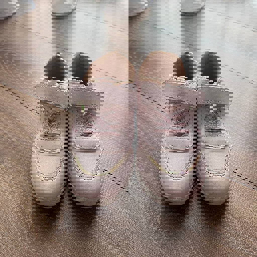 Кроссовки на девочку