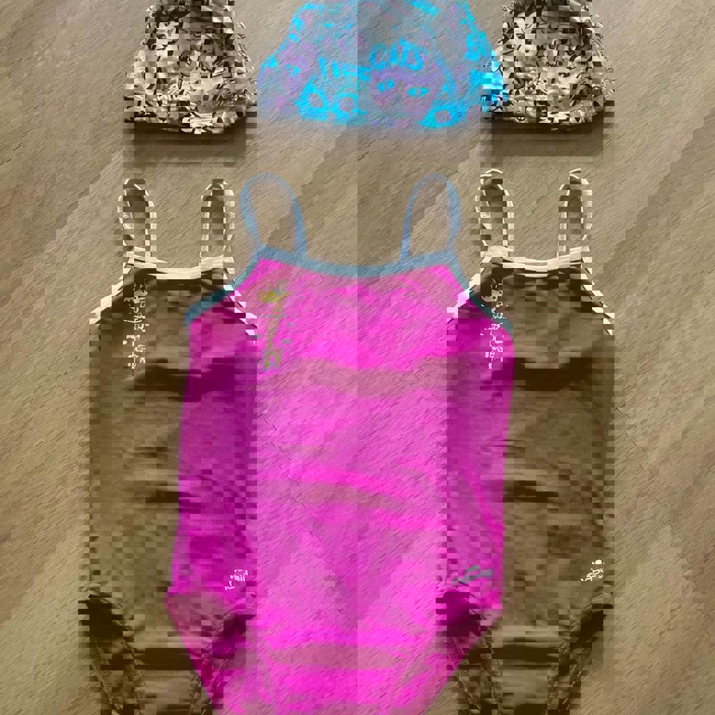 Купальник и шапочка для плавания