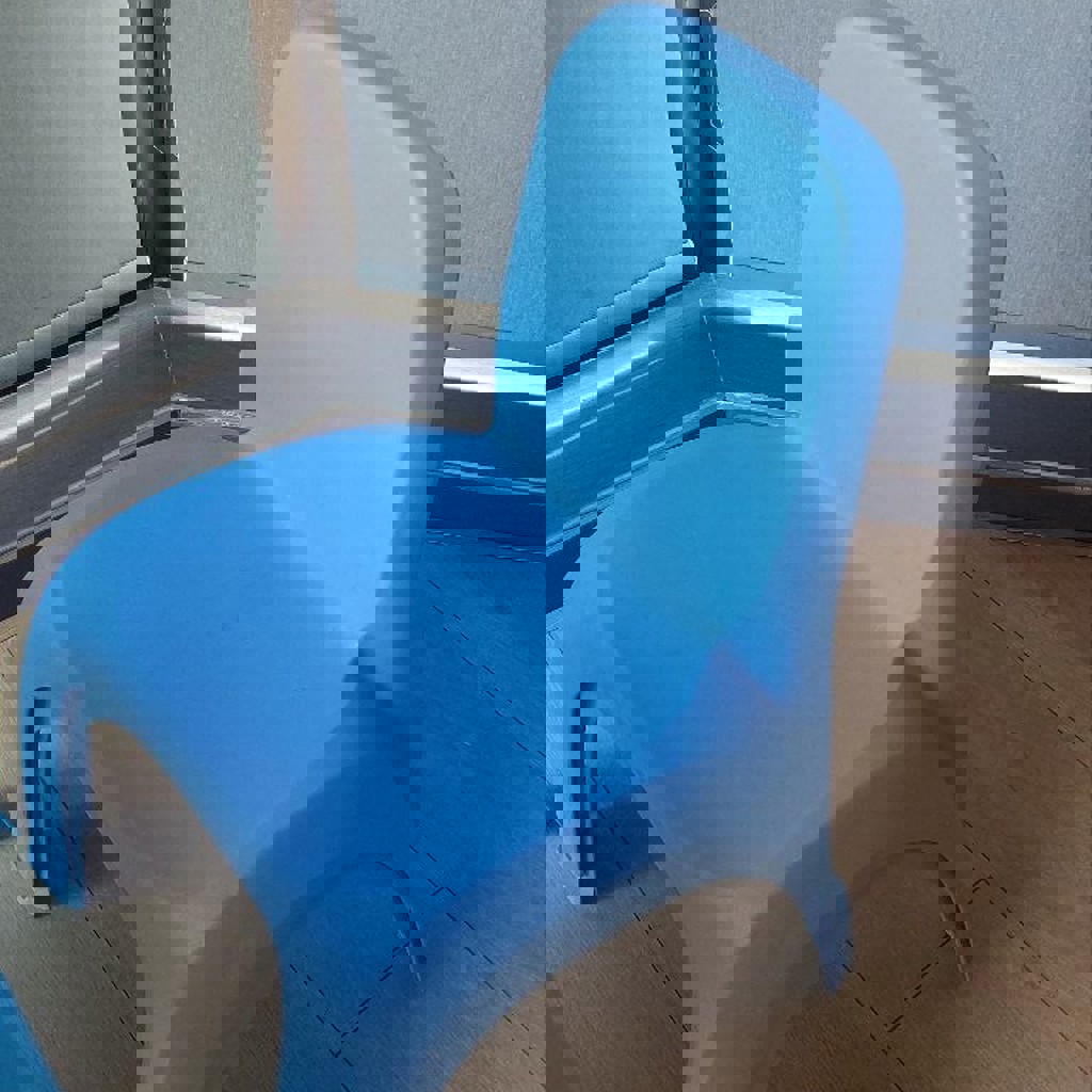 Детский стол и 4 стула