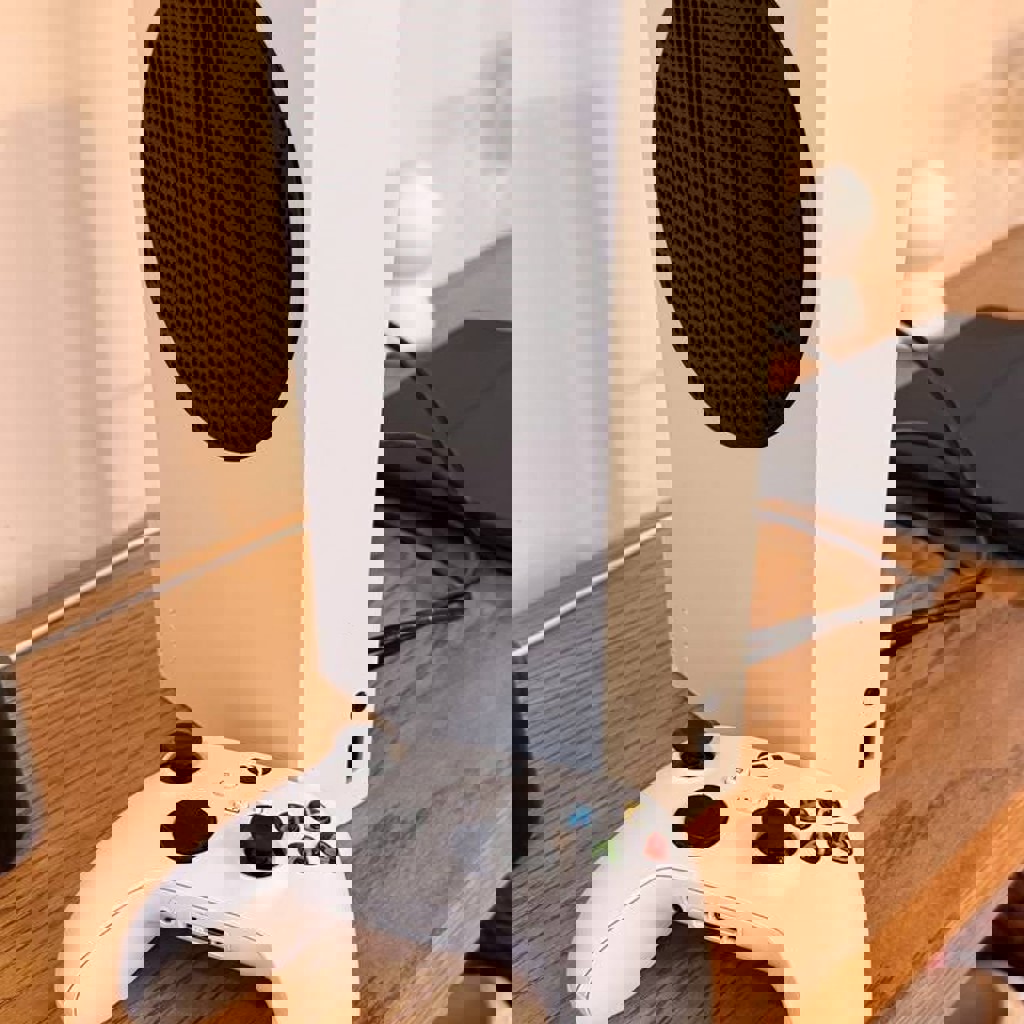 Xbox Series S + геймпад