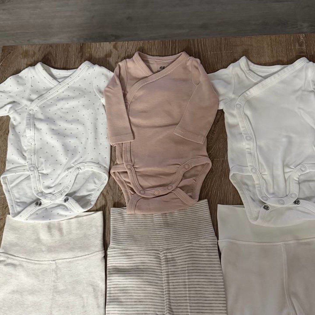 Бодики и ползунки H&M