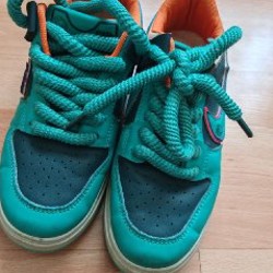 Кроссовки - фото 1