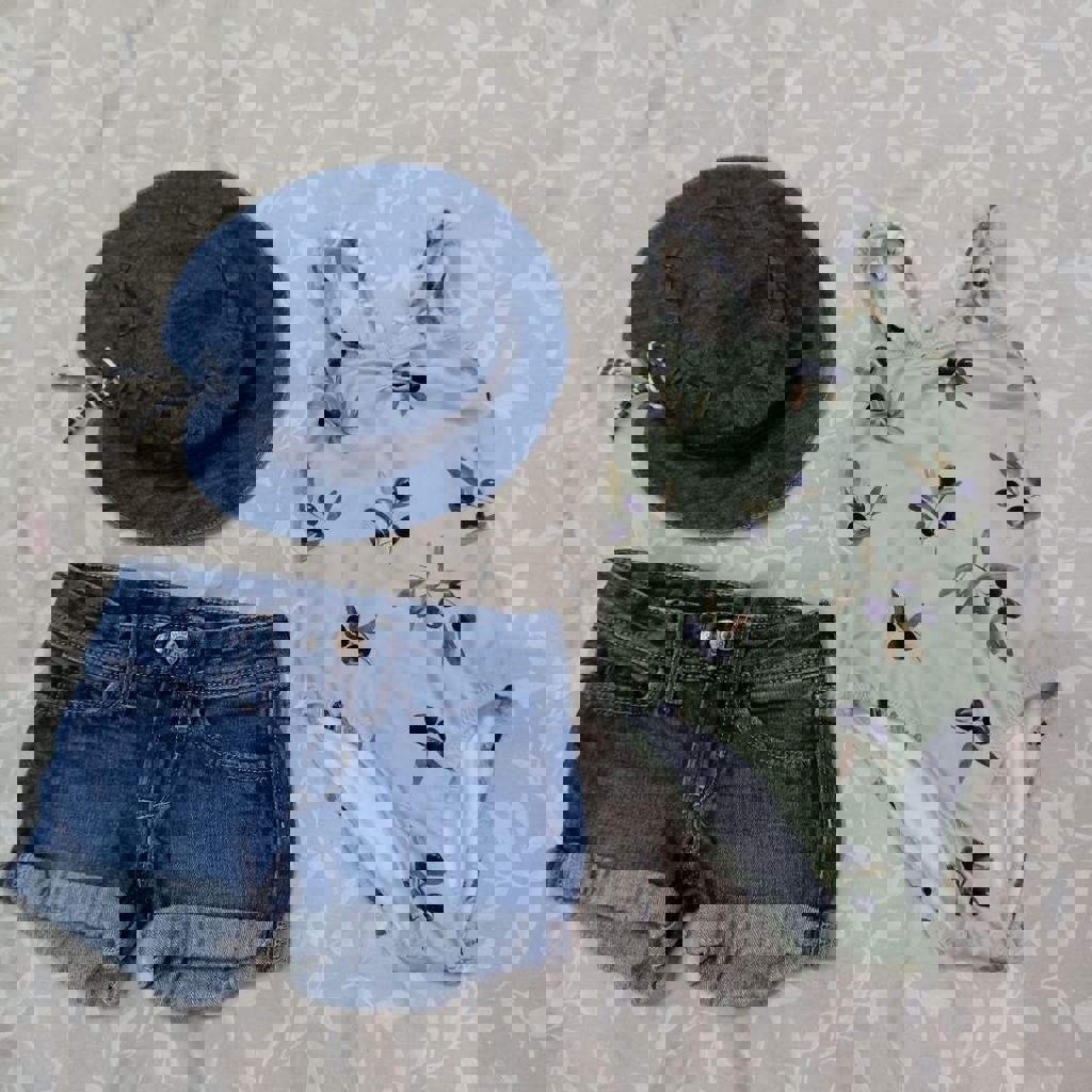 Купальник и джинсовые шорты