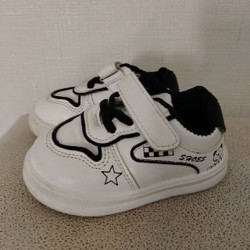 Кроссовки - фото 1