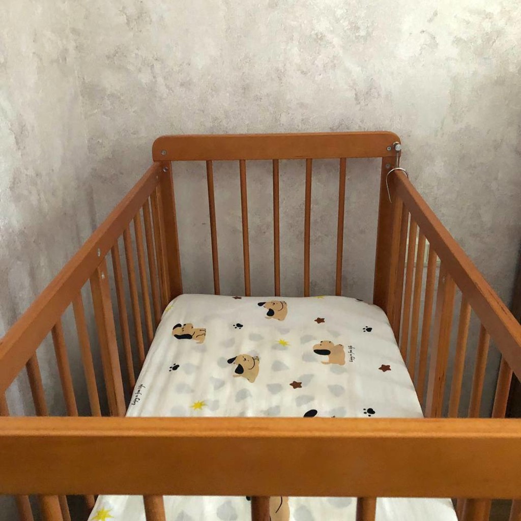 Кроватка с поднимающимся бортиком