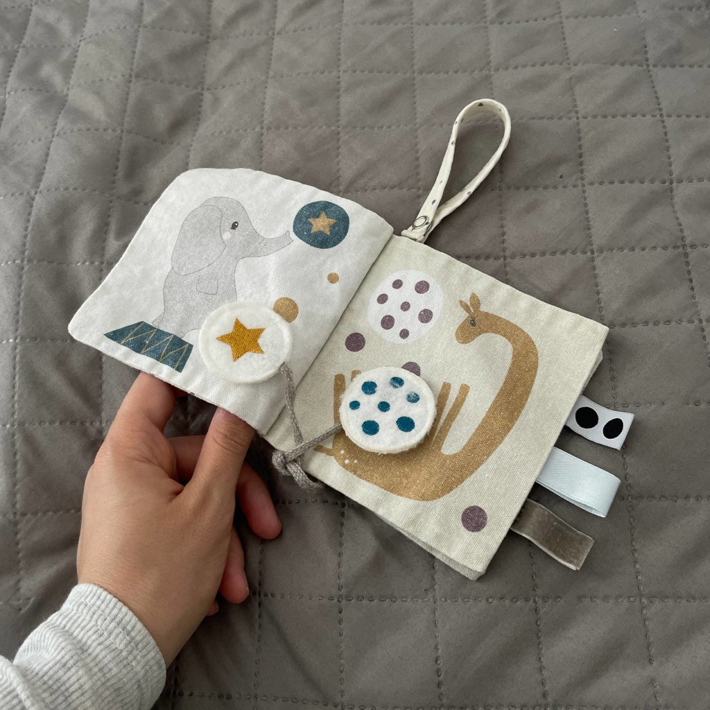 Мягкая развивающая книжка Snoozebaby