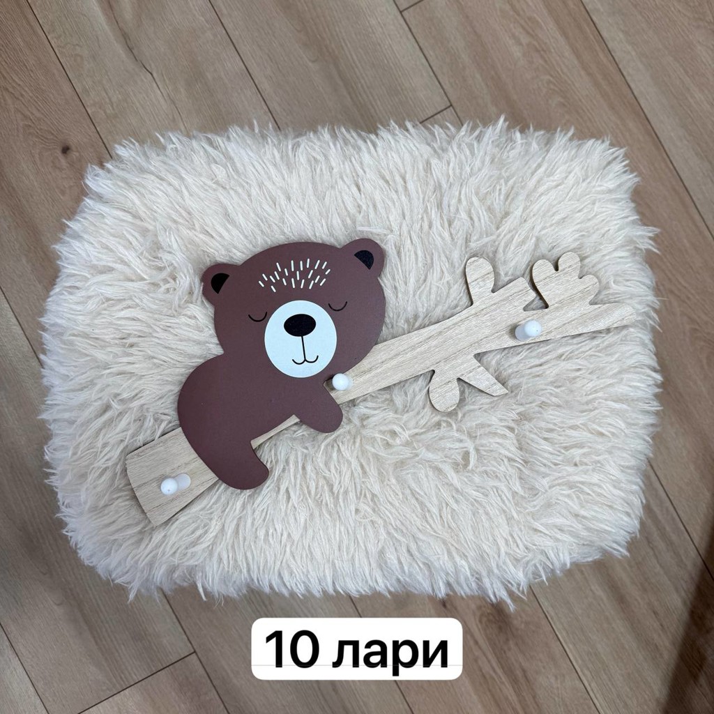 Вешалка деревянная с медвежонком