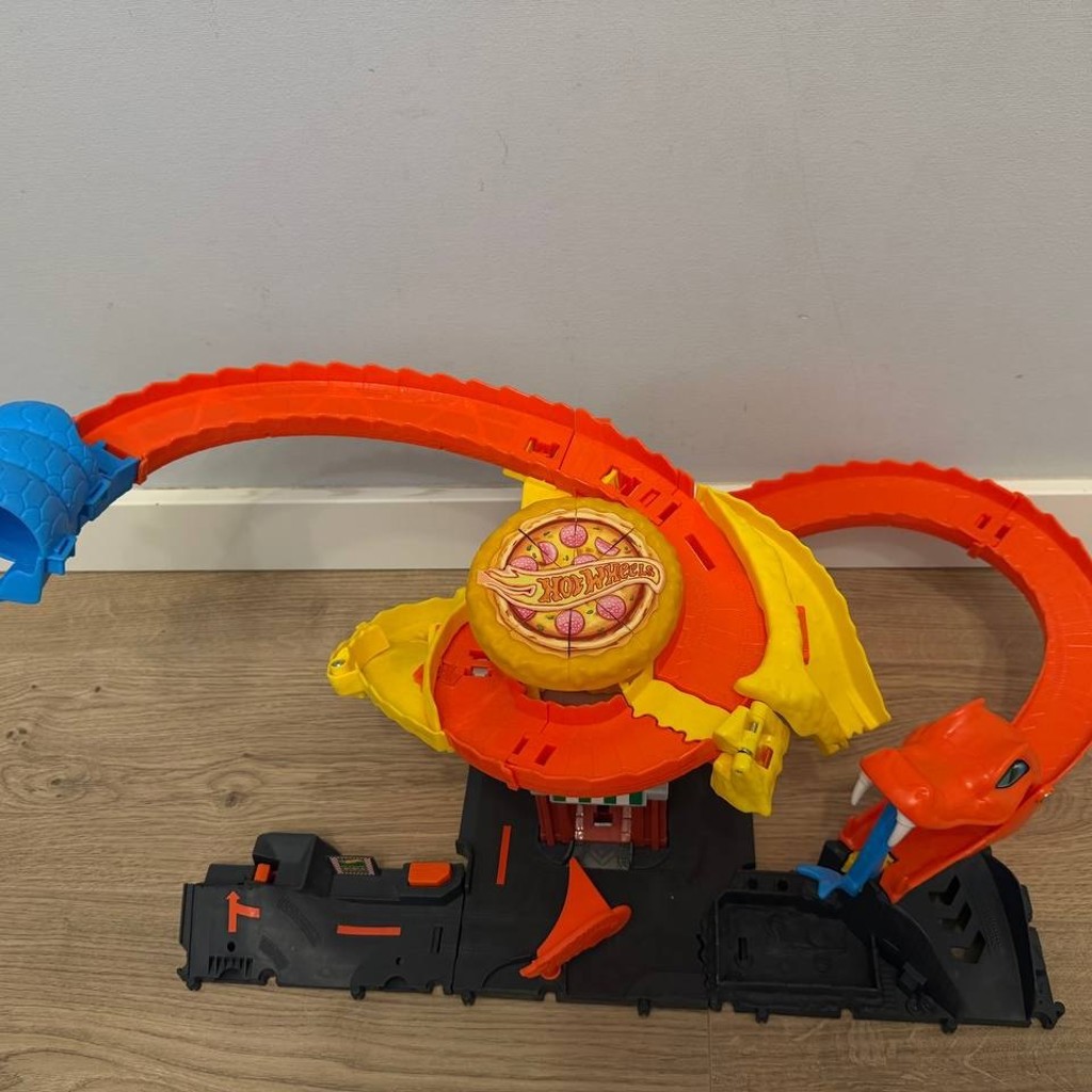 Hot Wheels City Pizza Slam Cobra Attack