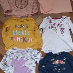 Платья, кофты, штаны, зимние штаны и шапка - фото 2