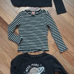 Платья, кофты, штаны, зимние штаны и шапка - фото 4