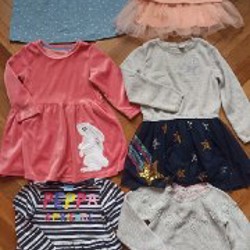 Платья, кофты, штаны, зимние штаны и шапка - фото 5