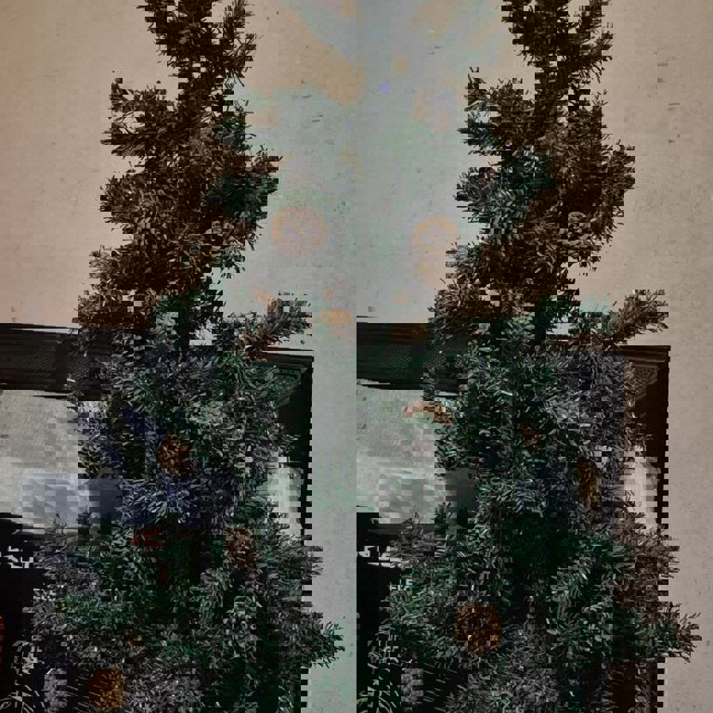 Елка с игрушками