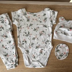 Комплект боди, ползунки, шапочка и удлинитель - фото 1