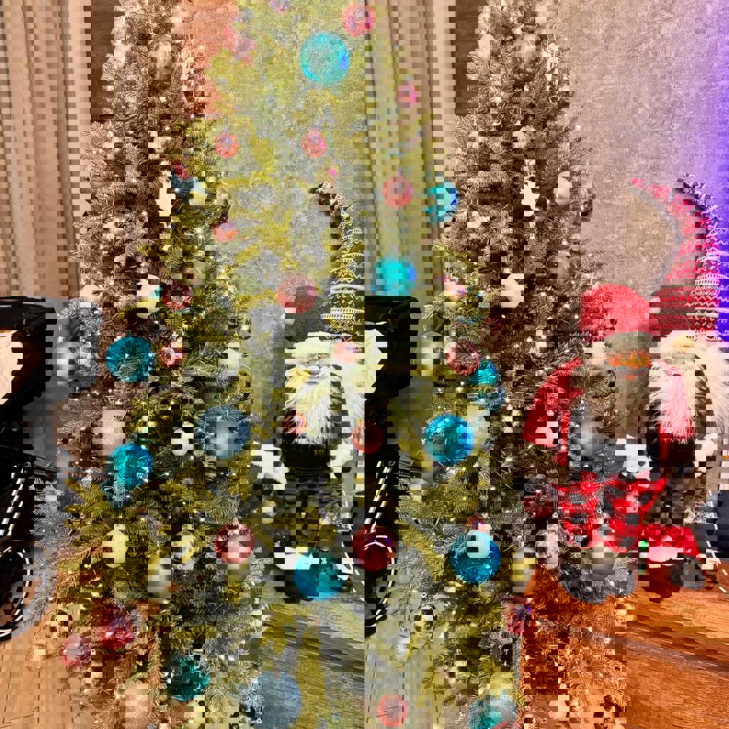 Ёлка с игрушками