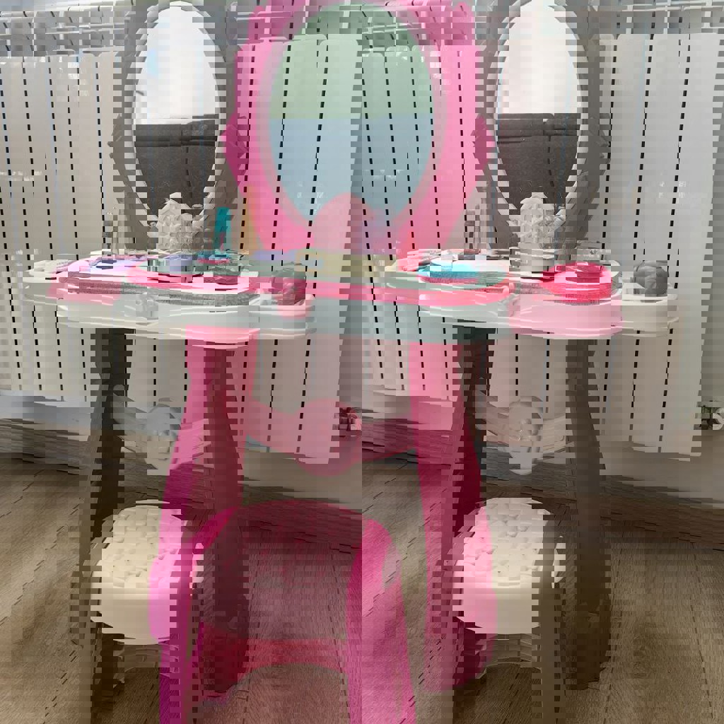 Туалетный столик с аксессуарами