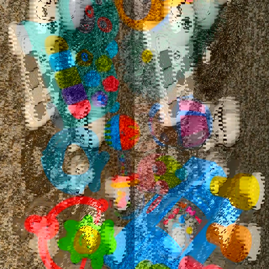 Игрушки и одежда