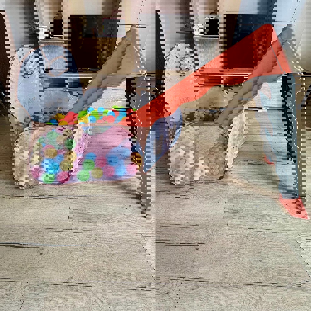 Сухой бассейн с горкой