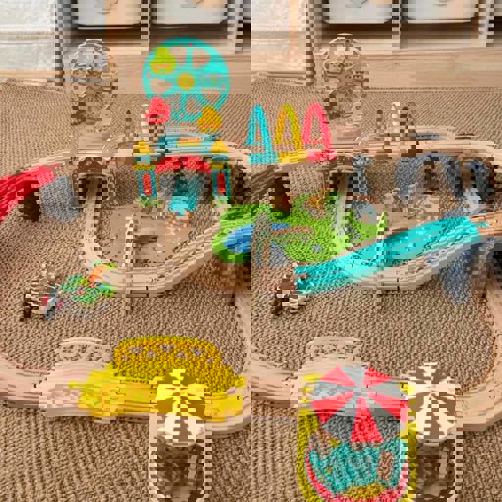 Железная дорога с поездами