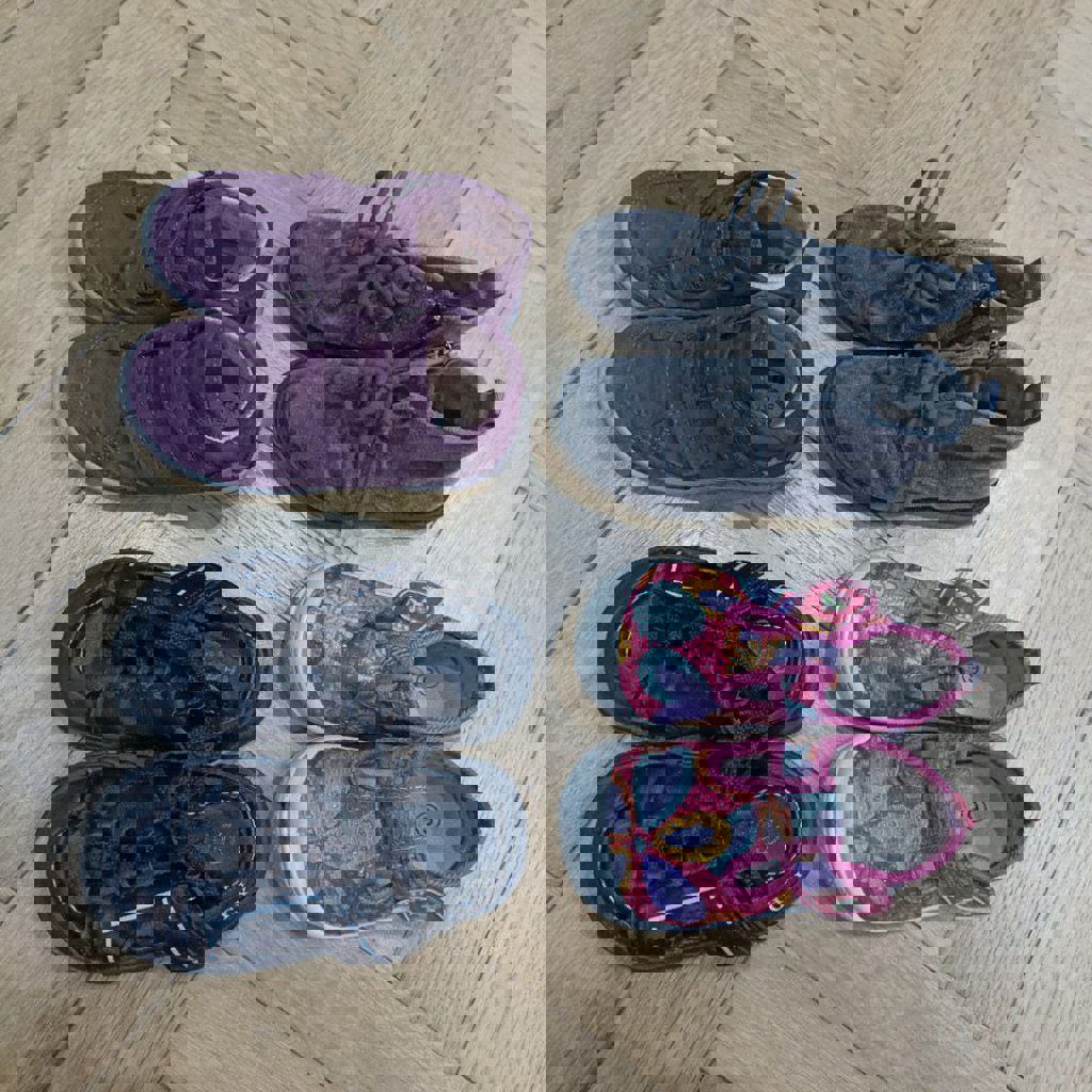 Сандалии черные с защитой пальцев